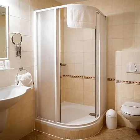 Wellness Gondola 4* بلزن