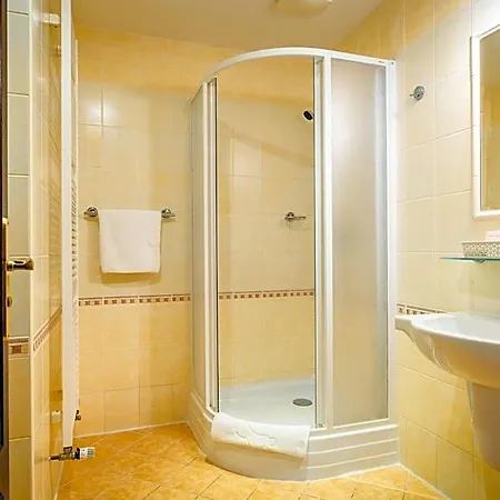 فندق Wellness Gondola 4*