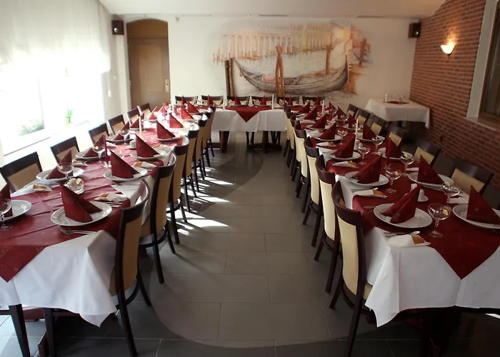 Отель Wellness Hotel Gondola 4*