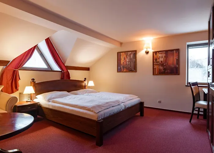 Отель Wellness Hotel Gondola 4*