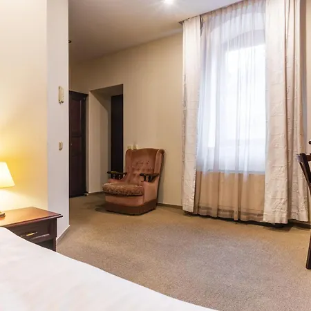 Wellness Hotel Gondola Отель Пльзень