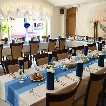 Отель Wellness Hotel Gondola 4*